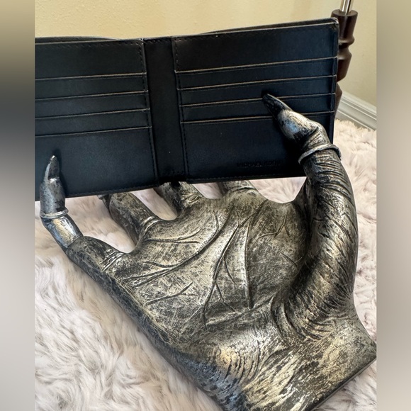 MICHAEL KORS MENS Cooper Graphic Logo Billfold Wallet Style# 36F2LCOF1V - Picture 3 of 6